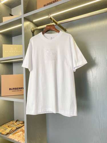 马术骑士刺绣徽标棉质 T 恤衫 Bur王牌尖货，镇店之宝 现货秒发 年春夏系列，装饰 Burberry 马术骑士刺绣图案，男女同款棉质圆领短袖。 Bur王牌渠道