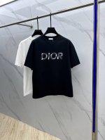 Christian Dior 迪奥 2025Fw春夏新品圆领打底外穿T恤，立体感Logo微廓形半袖260克活性纯棉打底T恤，棉，手感面糯有骨感，柔而有韧性。工艺