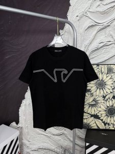 款号Aa3890 阿玛尼胸口老鹰刺绣短袖 Armani 专柜同款 采用 G纯棉面料 32支双纱 拿手上非常有质感 立体 大气 夏天百搭好穿 简单大气 采用Os版