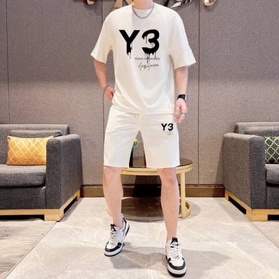 直 品牌 Y-3 2025新款男士短袖短裤套装！官网同步销售！市面高端版本！手感细腻柔软！让你穿着更加舒适！立体裁剪版型超赞！尺码:M-5Xl 下单请报身高体重