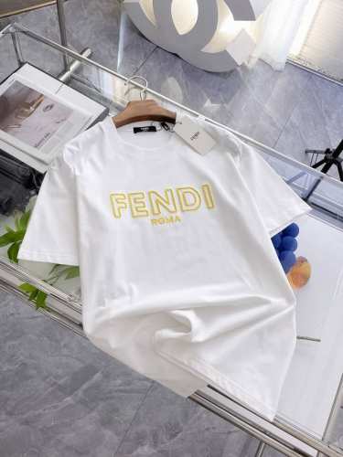 芬迪夏季新品，全新洗水刺绣工艺，高定面料 玉蚕丝般的丝滑 时尚经典圆领短袖时尚单品设计，更加时尚舒适，高标准定制，上身非常有型，客供辅料，客供进口高档面料质感非