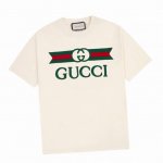 330 古驰/Gucci 夏季新款 双G互扣标识超大造型刺绣圆领短袖T恤，上身很洋气显瘦，亲肤透爽！T恤面料的柔软性舒适性无可挑剔！男女均可驾驭。 color：