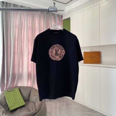 LV*路易威登2025夏季新款 个性字母Logo印花 定制面料300G 短袖T恤 男女同款 尺码：S M L Xl Xxl 五个码 颜色：黑色 白色 粉红色 湖