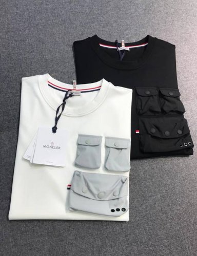 新品 -Mon家族男士时装款圆领短袖T恤，顶级贸易公司货，纯正血统品质，25年春夏新品，官方同步，明星级热卖单品！ 极符合M家美学基调的一款T恤，造型设计画风完