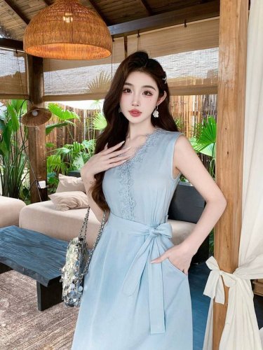 夏季新款 无袖背心连衣裙V领设计 领口拼接蕾丝 绑带设计两色四码Smlxl