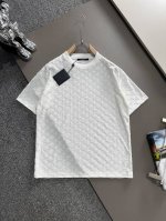 高品质 louis Vuitton 路易威登3D凹凸提花植绒T桖 25Ss春夏新品 官网旗舰店同步开售 全身上下驴家三花Logo提花植绒工艺 采用230克双纱全