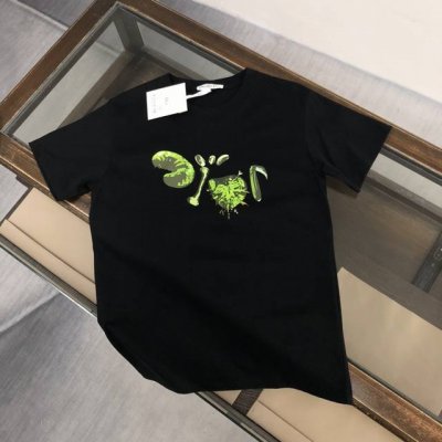 DIOR 24SS夏季新款圆领短袖T恤！270克重磅高端纯棉面料，手感质感都极完美！修身裁剪设计干净利落！时尚又好看！走线做工非常精致！版型效果超赞！而且透气性