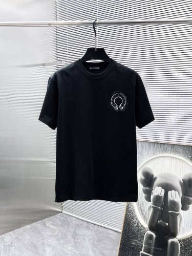 克罗心 Ch 2025新款 圆领 短袖 T恤 ，高端版本！专柜定制面料 透气舒适度高，细节无可挑剔，品牌元素设计理念，体现高品质。手感细腻柔软！呈现休闲裁剪，上
