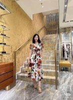 dg 原版白底大红花棉布短袖衬衫256款 棉布定位半裙275款360Smlxlxxl 棉府绸面料 水洗及时凉干 不可浸泡 、不可漂白、不可翻转干燥，低温熨烫缓，
