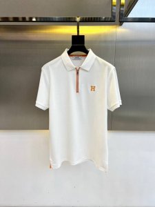 h爱马仕、25S新品发售，男士翻领半拉链短袖T恤Polo衫，进口驻地丝光棉短袖T恤，温儒柔软 细腻柔软 上身自然是舒适 凉爽，颜色十分清晰，不掉色，非常的凸显整