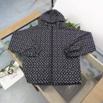 款号：Pm227 高版本 L不多 2025秋冬季新款Louis Vuitton路易威登Lv四叶草小标满印Logo图案印花休闲情侣连帽夹克冲锋衣外套，官网同步，精
