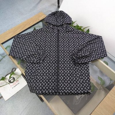 款号：Pm227 高版本 L不多 2025秋冬季新款Louis Vuitton路易威登Lv四叶草小标满印Logo图案印花休闲情侣连帽夹克冲锋衣外套，官网同步，精