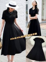 上新Miu&Miu简约俩色爆款高定成衣 优雅双C腰夏季新款女装法式收腰A字气质短袖显瘦显高时尚中长款大摆连衣裙，面料：240G天丝罗马；两色 黑色、米白 四码S