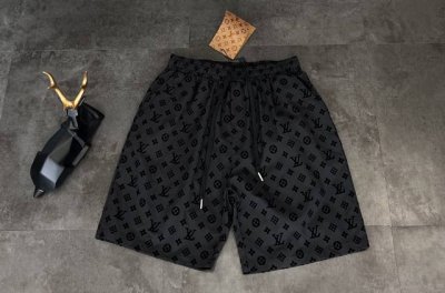 新款短裤上新2025Ss 夏季Louis Vuitton Lv 路易威登 奢华与时尚并存的短裤神作这条路易威登短裤，真的是时尚圈的宝藏单品。 面料：采用顶级科技