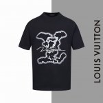 款号#Z113 Lv 泼墨白云刺绣大标圆领短袖 Louisvuitton官网一致款式 面料：32支双纱280克纯棉面料 同缸同色织染螺纹 颜色一致 工艺：进口机