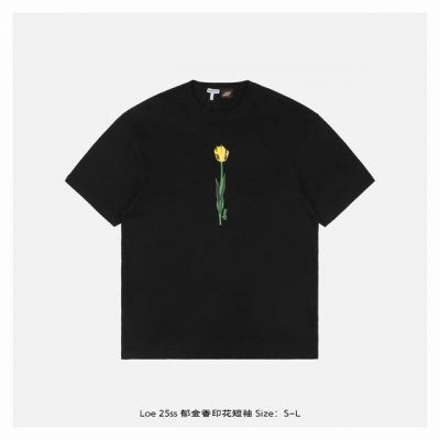 loewe 罗意威 25Ss 郁金香印花短袖 原版购入开发，采用40S全棉面料 G；搭配32S棉盖丝拉架螺纹 G，棉纤维具有良好的吸湿性、透气性和保暖性，正反面
