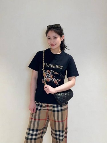Burb*Rry 25Ss春夏新款 骑士战马刺绣圆领短袖T恤丨独家Yb开发 高版出品 个性独特又潮又酷对于T恤真的毫无抵抗力 百搭又舒适 谁能拒绝呢 经典的圆领