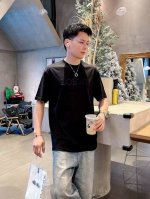 Lewe 短袖系列 季度 2025春夏 颜色 黑色 白色 浅灰 卡其色 尺码: M-5Xl 版型 微阔版型 克重 160克重 成份 80支长绒面料 面料纹路平整