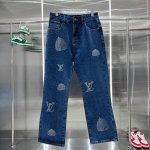 路易 Lv 南瓜字母Logo水晶镶钻彩钻满钻烫钻 全身饰彩钻背面下摆饰 烫钻字母设计 尽显施华洛世奇水钻的感角， 采用优质水洗面料 这款牛仔通体缀饰水晶，为整个