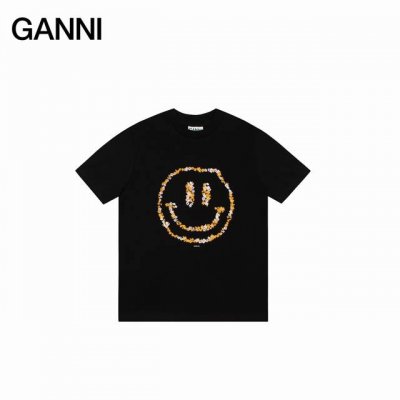 ganni25Ss 雏菊笑脸短袖T恤 如果你还不认识来自哥本哈根的Ganni 那真的要告诉你 这个牌子穿过的明星实在是太多了 韩潮顶流加持和她独具特色的笑脸 成