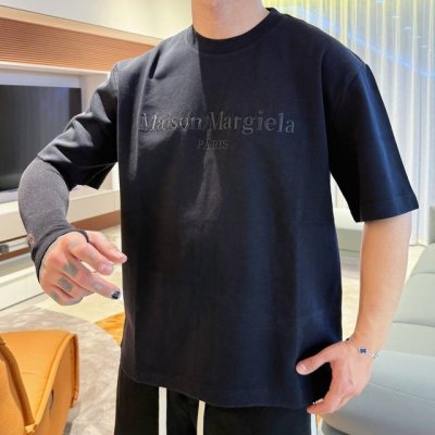 Mm6* 顶级货品2025春夏新款首发专柜最新款短袖圆领T恤 高端订制 设计前卫时尚！品牌Logo重工艺设计 高端定制260克面料.手感柔软.穿着舒适.专柜级别