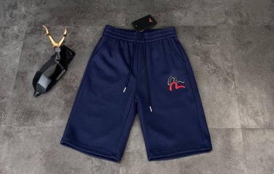 新款短裤上新2025Ss夏季新品 福神Evisu 解锁夏日潮流密码！这条短裤，绝对是时尚爱好者的心头好。 面料选用高品质针织棉质，触感柔软且富有质感，亲肤透气，