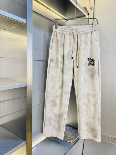官网原单货 可穿200斤Y3 简约时尚 卫裤松紧裤休闲裤长裤身穿着非常舒适 低调不失奢华 穿出去非常有档次,裤型款式和裁剪亦无需多言 上身精致跃然.真正一等一顶