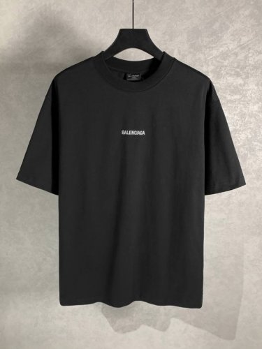 高品质 Balenciga 巴黎世家 前后英文刺绣圆领短袖T恤 采用纯棉柔软面料，对色定染面料，进口立体前后绣花工艺，潮流感十足，定染纯棉面料，Os版型，三标齐