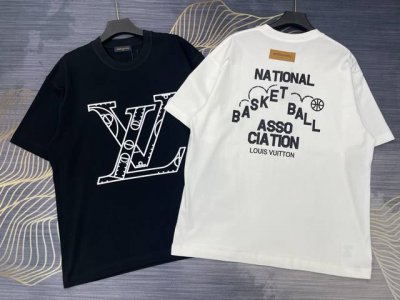 上新 Lv路易威登2025春夏新款印花字母Logo圆领短袖T恤 高版本高版本 280克精棉面料 全网独家首发 百搭款细节处理完美 进口印花Logo工艺 十分精致