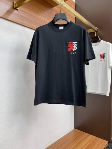 巴宝莉 2025新款原单男士休闲阔版短袖T恤！高端定制 高版本 时尚百搭爆款 宽松版 原版进口双股纯棉面料 螺纹袖口.领口衣摆 手感超柔软细腻 穿着亲肤舒适 高