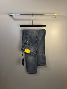 Fendi 芬迪 男士丹宁牛仔裤，官宣画册海报穿搭款！ 客供高级进口的丹宁原色面料，特选日本冈山纯正13Oz 盎司牛仔布料，重磅环保植物酵素水洗工艺，肌理有着淡