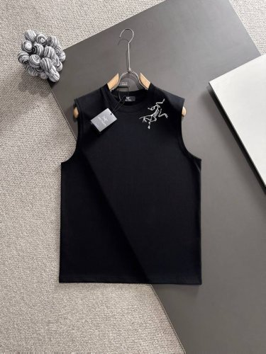 arc'teryx* 市场独家品质 爆款 2025夏款背心上新 原高版本 始主鸟 面料采用340克高密度定制棉 不变形 不缩水 立体垂感爆表 工艺介绍：前幅采用