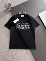 新款 P200 Gucci 高端定制 2025春夏新款首发专柜最新款短袖圆领T恤 高端订制 设计前卫时尚！品牌Logo重工艺手绘设计 高端定制丝光云朵棉面料.手