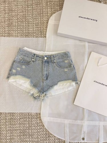 alexanderwang 25Ss春夏新品上线 假两件破洞后腰处皮标牛仔短裤 Yb一比一开发 最高版本发售 内衬做了一个缎面防走光打底短裤 时髦精们必不可少的