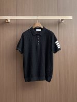 tb 2025春夏新品针织短袖，进口针织面料，手感柔软。顶级进口私货，设计潮流短袖针织衫，不失奢华 品质毋庸置疑 上身效果超赞，奢华官网同款！尺码：M-3Xl