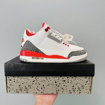 白红 Nike Air Jordan 3 Retro Hide Andsneak Aj3 乔丹3代 Aj3 乔3 乔丹篮球鞋系列 辅以标志性的爆裂纹元素 经典的