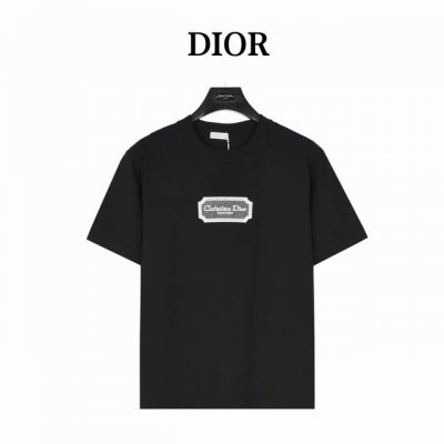 dior 迪奥 刺绣银标Logo短袖 夏季渠道限定新款 简约又不失风格的复古品牌标识，夏日炸街酷毙了 情侣气质款，两色推荐入手。采用定制面料。添加杜邦公司Sor