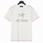 arcteryx始祖鸟哈苏撞色线胸前变色鸟短袖T恤 面料采用280克重精梳棉 定制32支1*1螺纹 成衣两遍水洗处理 面料舒适亲肤无异感 定制定染面料 纺织密度