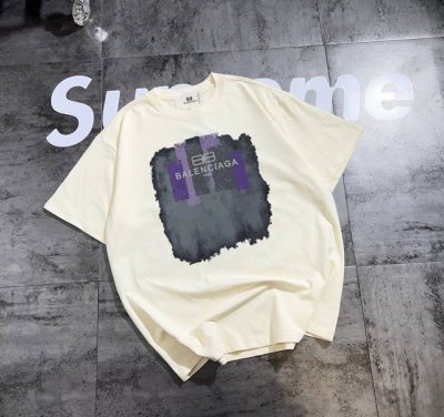 巴黎世家系列 专柜款复古情侣 印花短袖T落肩袖 重磅280G精梳棉材质 透气舒适 版型宽松 进口外贸级专柜印花，随意搓洗不褪色不变形。 情侣款 男女同款哦