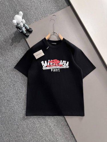 Balenciaga* 2025春夏款上新 原高版本 巴黎世家 面料采用270克高密度纯棉 不变形 不缩水 工艺介绍：双线走位 前面Logo后幅图案 采用泡沫印