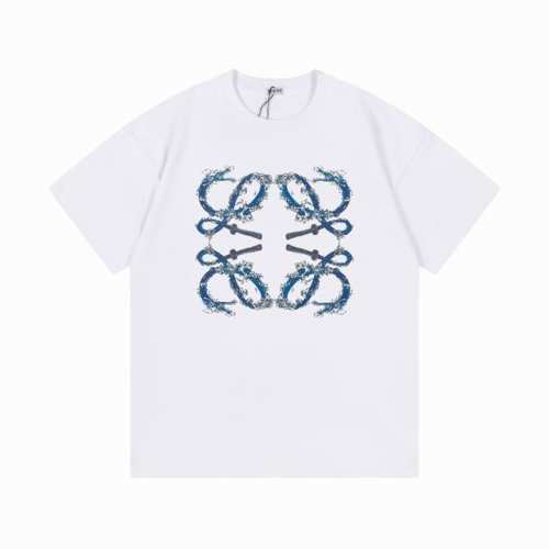 上新： 款号：B907 Loewe 罗意威新款经典胸前印花Logo休闲圆领短袖T恤 1面料采用260克纯棉双纱面料 柔软亲肤、透气性强，定位裁剪工艺Oversi