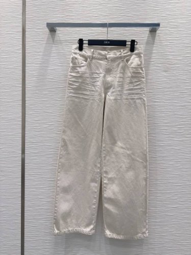 christian Dio*2025Ss新款 系列出品 经典时尚 一如既往的高级有气质，都是不挑人的款！口袋设计轻松彰显出迪家的高级感 看着就是上档次 Sml