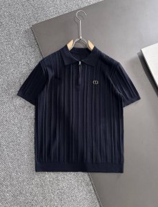 dior迪奥 25Ss新款针织短袖 超经典设计 简约没有任何多余累赘感 衣橱不可缺少的一件百搭单品 采用优质羊毛制作而成 穿身上超级舒适 前卫又实穿 精致完美工