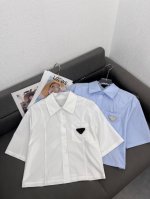 25早春夏新款百搭气质学院风简约减龄订钻三角标短袖衬衣 两色三码Sml 面料 ：棉