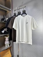 lv*路易 Ss25春夏新款短袖，顶级图案Logo，帅气时尚，简约百搭款。面料棉 不仅挺括，保持潮流的廓形，又穿着舒适，纱织更细腻 码数：M-Xxxl L