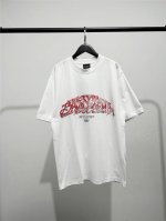 高版本，质量很好！巴黎世家 Balenciaga男女同款涂鸦字母短袖T恤！ 海棠火焰胶囊限定款 明星郑恺苗苗同款！此款尺码偏大，最小Xs穿到145斤左右！最大穿