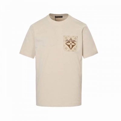 louis Vuitton 路易威登 25Ss 老花假口袋短袖 采用260G纯棉面料，上身舒适透气，16针高密度缝线加固领口与袖笼，经得起反复穿着，拒绝变形垮塌