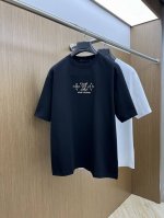 louis Vuitton 路易威登 2025春夏新款重工刺绣短袖T恤男女同款 这款短袖T恤采用柔软纯棉面料打造，呈现舒适与挺括并存的穿着体验。正面精致绣有经典