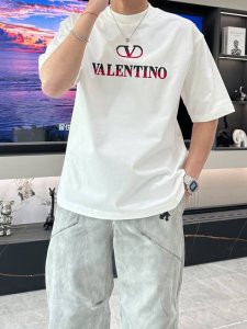 华伦天奴 2025春夏款 官网同步 面料采用纯棉精梳棉面料 上身版型超正 日常百搭 衣橱必备单品 尺码 M-3Xl 版型偏大