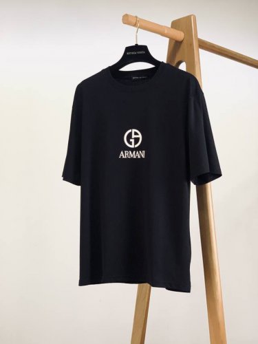 Emporio Armani 阿玛尼 2025Ss春夏新品 浮雕字母标识T恤，品相超级完美，前幅经典立体浮雕字母标识，超简单的字母设计，搭配外套开衫 可提升搭配